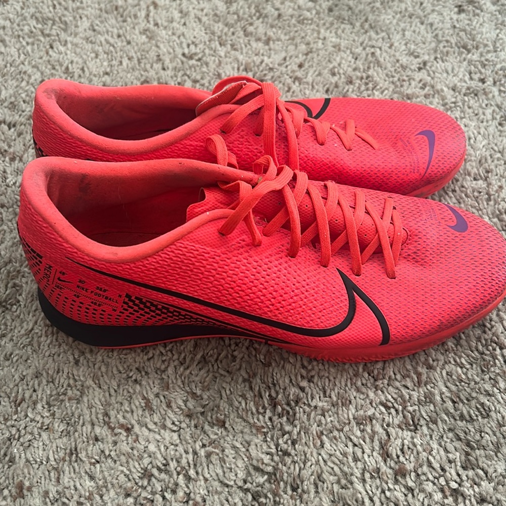 Lightly used W6.5 Nike hot pink indoor soccer shoes